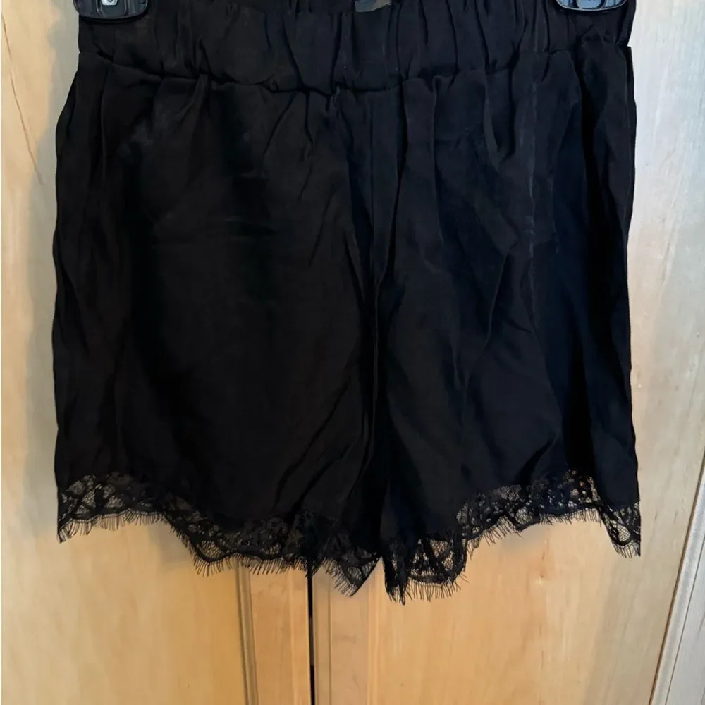 SHEIN Elegant Black Fabric Shorts with Lace Trim - Picture 4 of 10